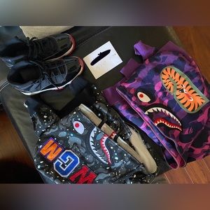 Bape shark hoodies and jordan 11 breds size 10 hoodies size M